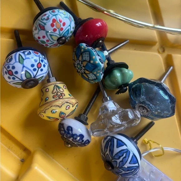 10 assorted knobs - Picture 1 of 5
